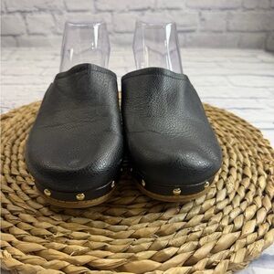 Universal Thread Black Clogs w/ Faux Wood Heels. Size 8.5.